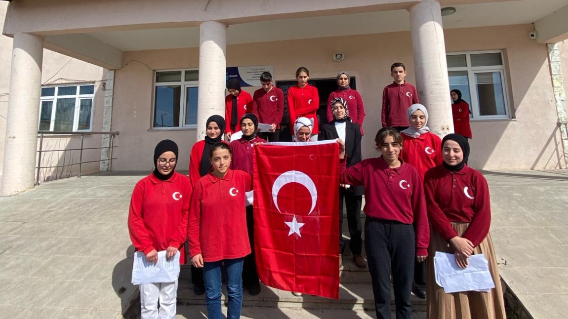 12 Mart İstiklal Marşı'nın Kabulü ve Erzurum'un düşman işgalinden kurtuluşu okulumuzda törenlerle kutlandı.